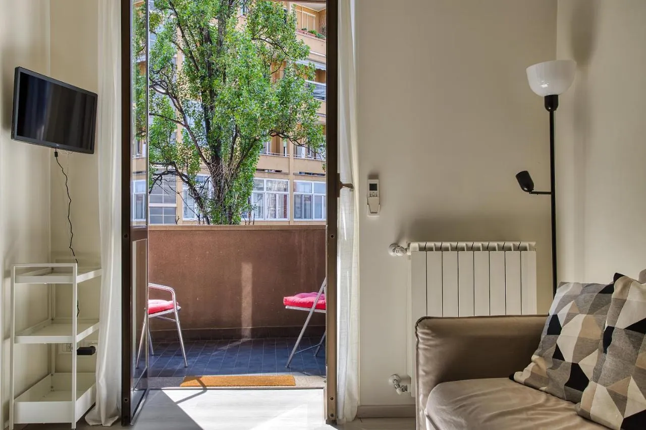 Apartment Joivy Vibrant 2Bed Apt With Balcony Milan