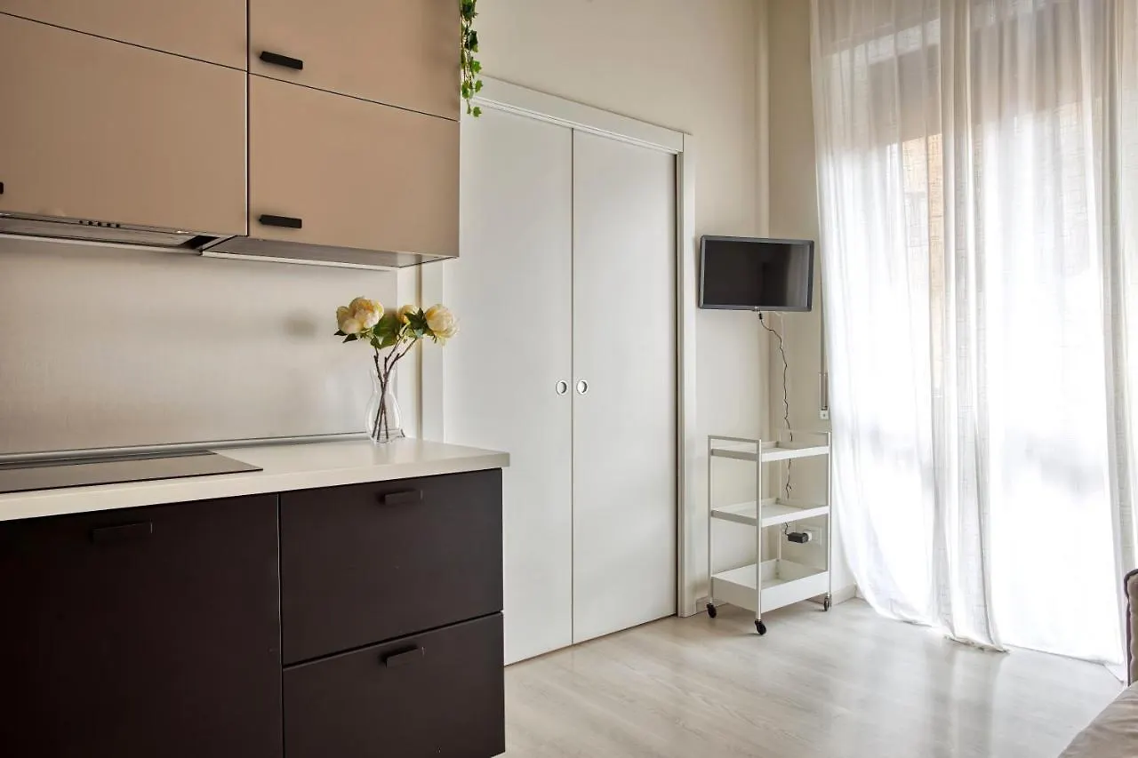 Joivy Vibrant 2Bed Apt With Balcony Milano Appartamento